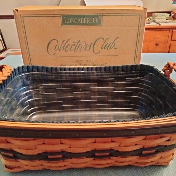 Longaberger 1997 Collector's Club Welcome Home Basket - Picture 1 of 5